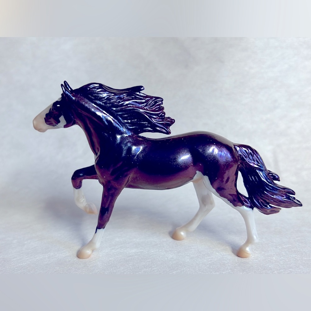 BREYER STABLEMATES; Bright & Merry Christmas Blind Bag; MIRADO MOLD- metallic